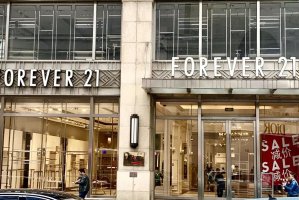 <b>Ȼ˳йгForever 21ʲô</b>