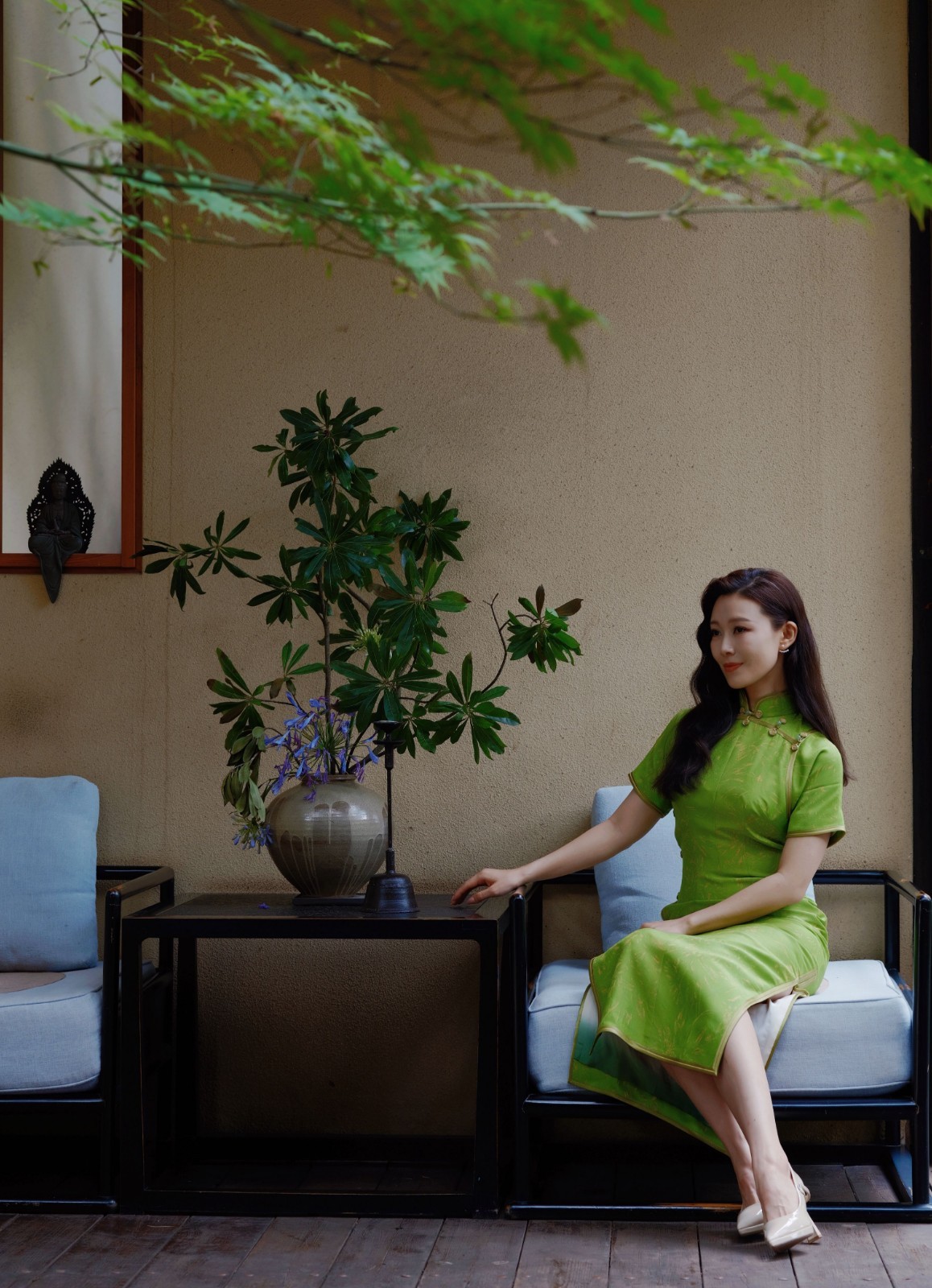 常思思绿色旗袍造型太亮眼,古典美人,一眼万年