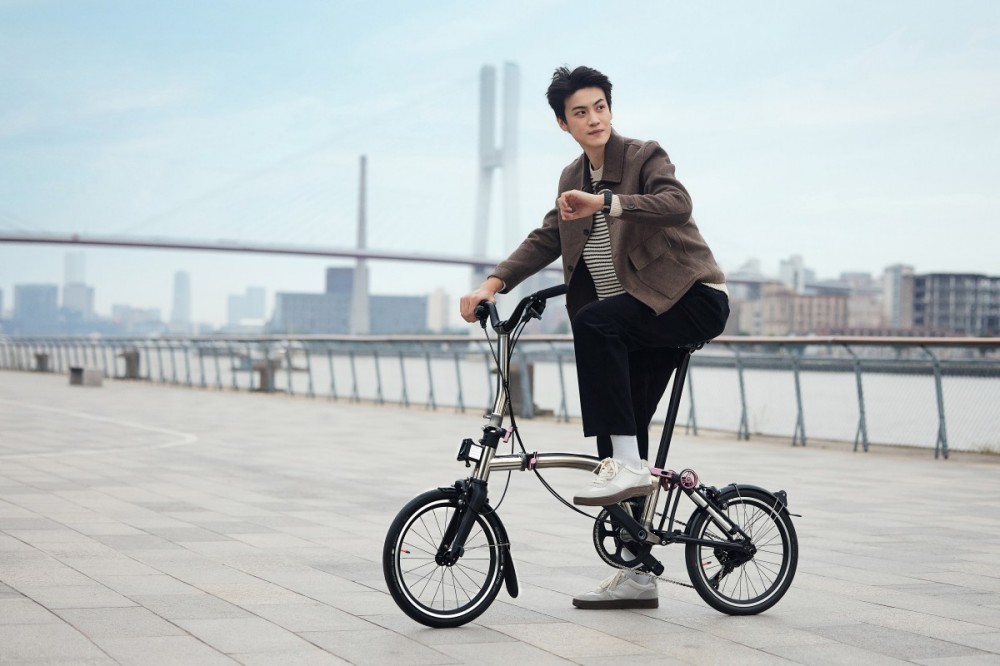 MOMENTS OF LIGHTNESS ӯʱBROMPTON x BREITLINGƳ׿й-6.jpg