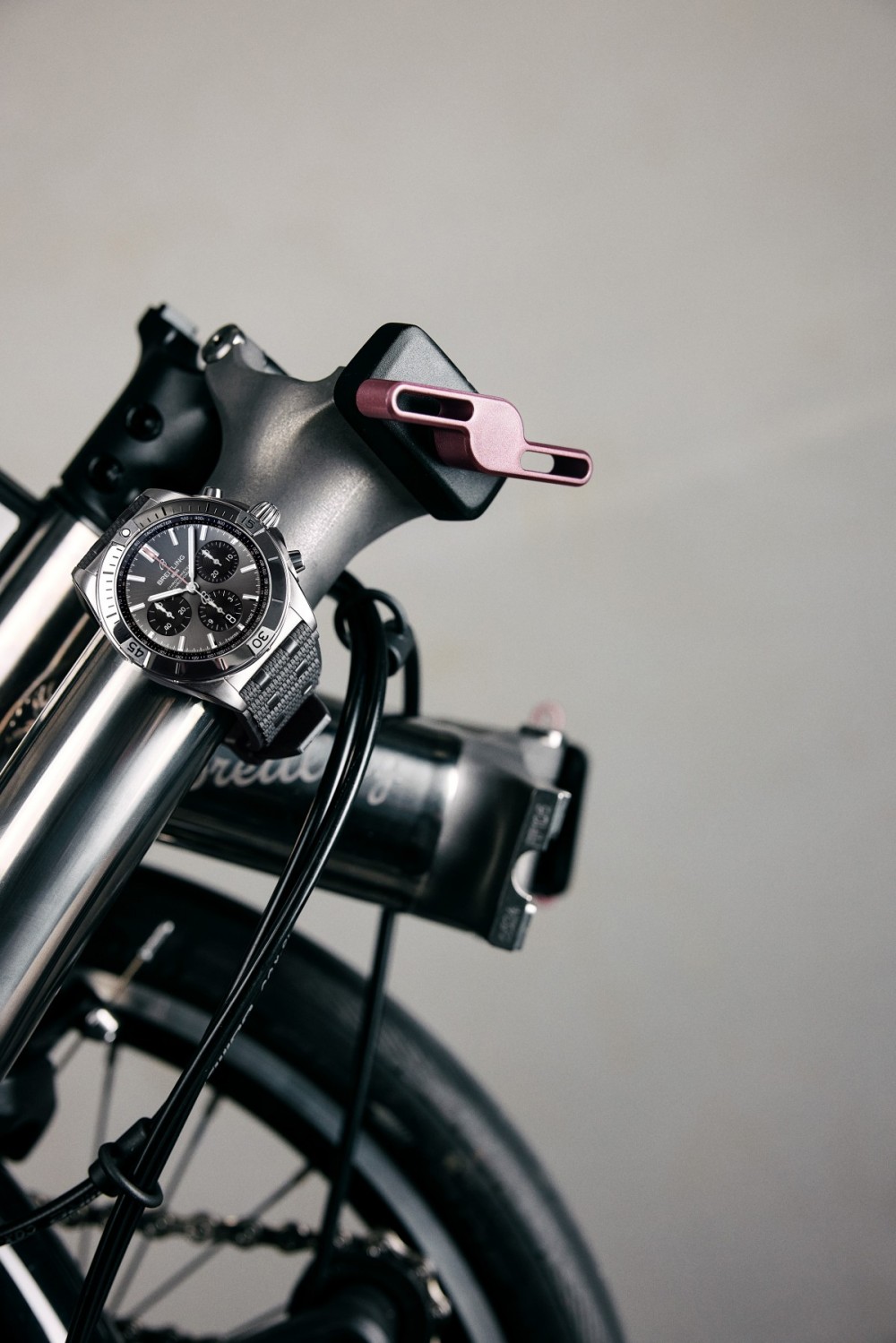 MOMENTS OF LIGHTNESS ӯʱBROMPTON x BREITLINGƳ׿й-4.jpg